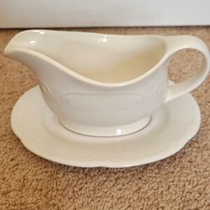 Pfaltzgraff Filigree Gravy Boat and Underplate